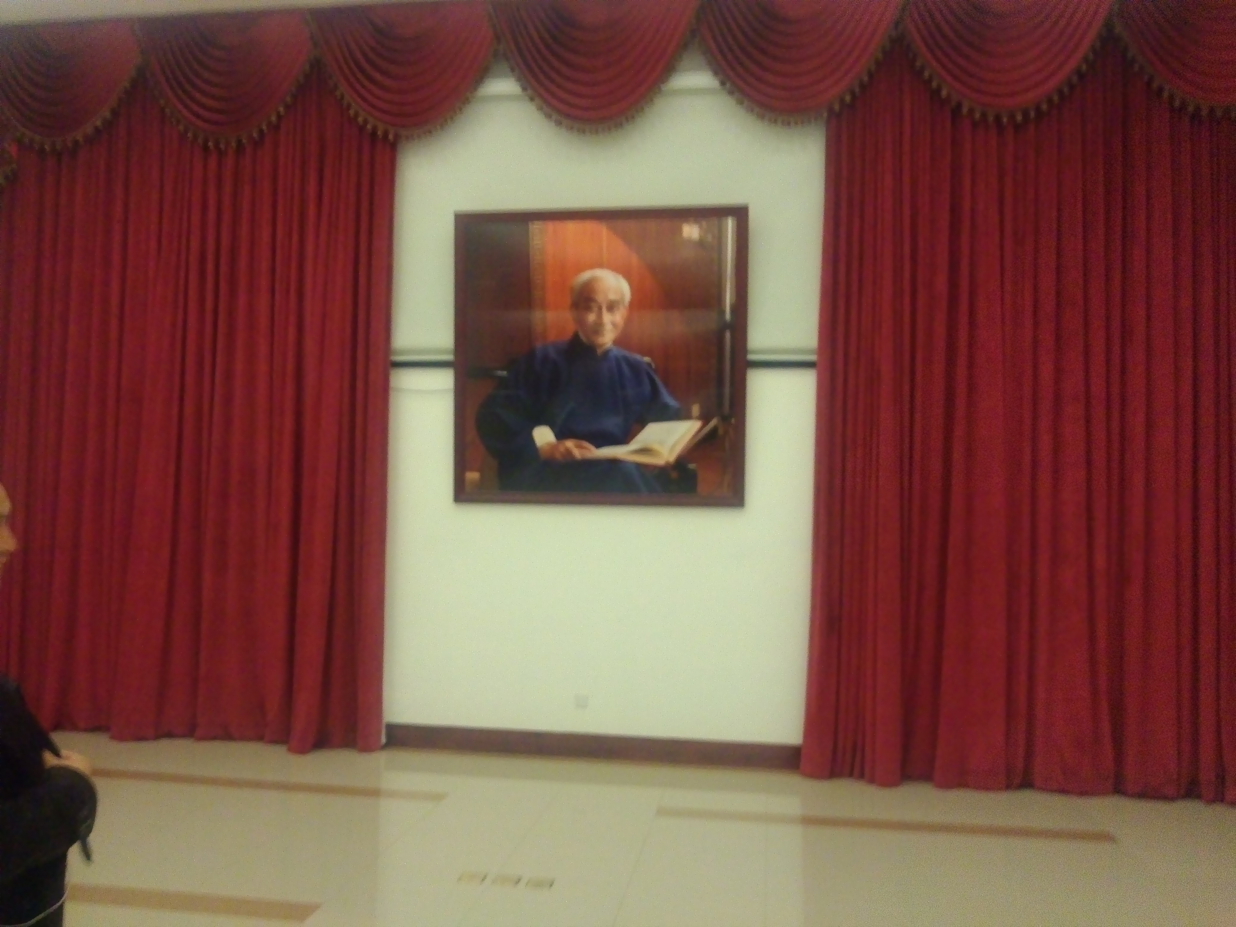 2015年4月，上海市创智会会长申永兵、秘书长巫健与孝善馆策划人员一起赴太湖大学堂学习。