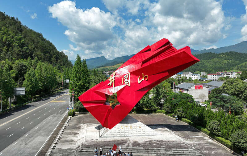 中央党的建设工作领导小组召开会议 研究部署深入贯彻中央八项规定精神学习教育工作